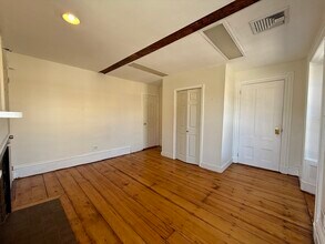 23 Forest St in Medford, MA - Foto de edificio - Building Photo