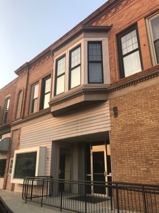 120 N Main St in Churubusco, IN - Building Photo