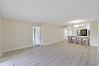 126 S Cypress Rd in Pompano Beach, FL - Building Photo - Building Photo