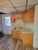 10 Roberts St in Quincy, MA - Building Photo