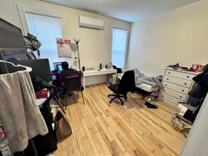 99 Calumet St, Unit 3 in Boston, MA - Foto de edificio - Building Photo