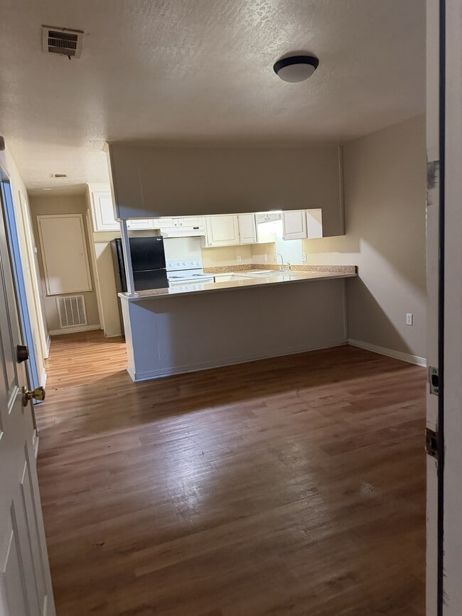 property at 125 W 9th Ave