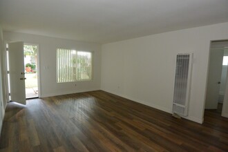 201-205 Turf Dr in Placentia, CA - Foto de edificio - Building Photo