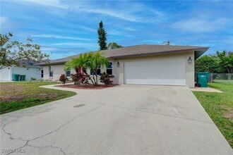3035 42nd Terrace SW in Naples, FL - Building Photo - Building Photo