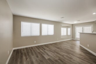 1832 Fan Fare Dr in North Las Vegas, NV - Foto de edificio - Building Photo