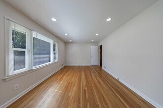 1238 Lindenwood Ln NE in Atlanta, GA - Building Photo - Building Photo