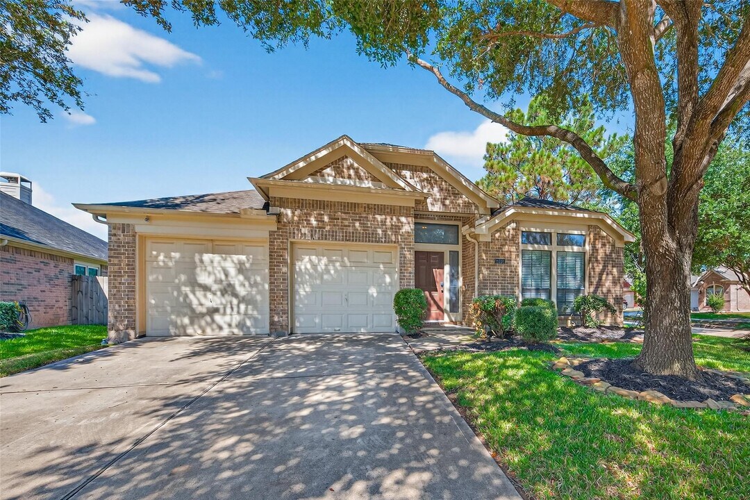 11031 Anilu Dr in Richmond, TX - Building Photo