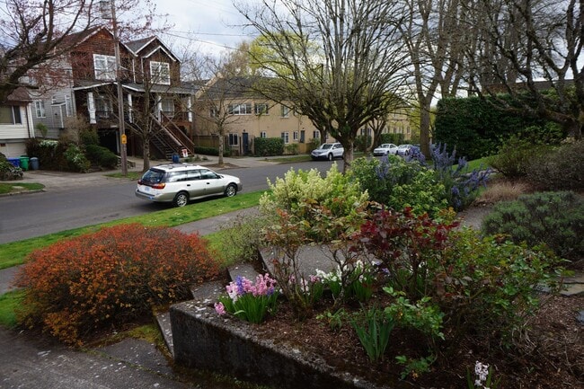 2545 NE 9th Ave in Portland, OR - Building Photo - Building Photo