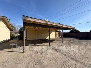 2500-2504 W Chestnut Ct in Visalia, CA - Foto de edificio - Building Photo