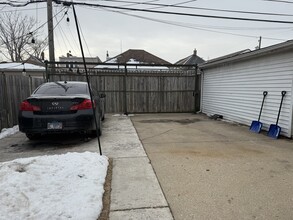 4941 W Eddy St, Unit basement in Chicago, IL - Building Photo - Building Photo