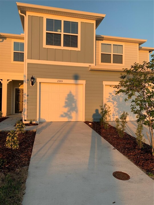 2555 Buena Vw Rd. in Kissimmee, FL - Building Photo