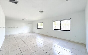 1489 NW 59th St, Unit 1487 in Miami, FL - Building Photo - Building Photo