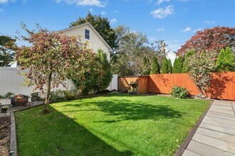 2630 Boston Post Rd in Darien, CT - Building Photo - Building Photo