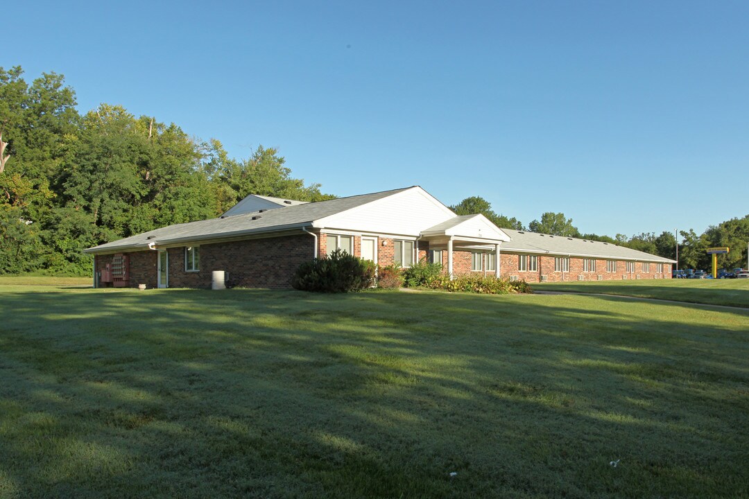 Manor House Apartments in New Albany, IN - Building Photo