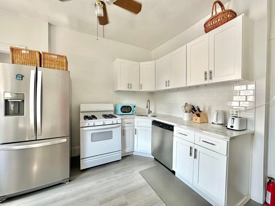 236 Broadway in Bayonne, NJ - Building Photo