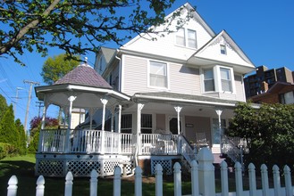 1806 2nd St in Cuyahoga Falls, OH - Building Photo - Building Photo