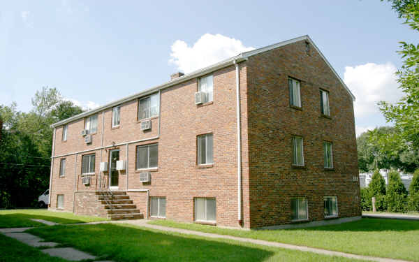 153 Neponset Valley Pky in Hyde Park, MA - Foto de edificio - Building Photo