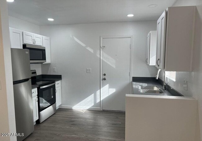 property at 2028 W Lawrence Rd