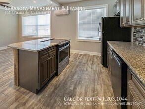 408 Armada Rd S in Venice, FL - Foto de edificio - Building Photo