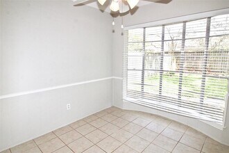13511 Brook Hollow Dr in Sugar Land, TX - Foto de edificio - Building Photo