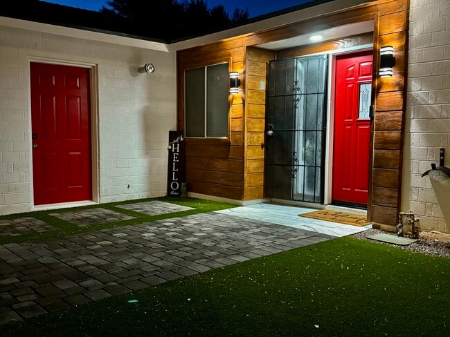 8538 E Chaparral Rd in Scottsdale, AZ - Foto de edificio - Building Photo