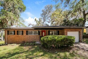 121 Saturn Ln E in Orange Park, FL - Building Photo
