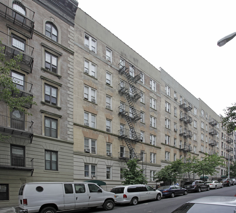 62 W 107th St in New York, NY - Building Photo