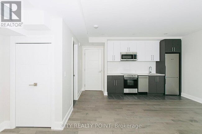 11-711 Walmer Rd