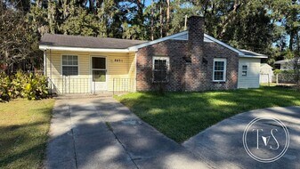 8601 Hurst Ave in Savannah, GA - Building Photo