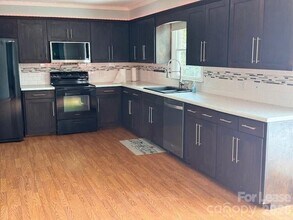 9113 Mountain Aire Cir in Charlotte, NC - Building Photo - Building Photo