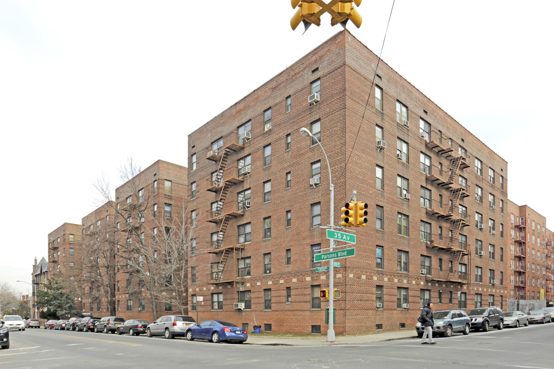 3415 Parsons Apartments in Flushing, NY - Foto de edificio