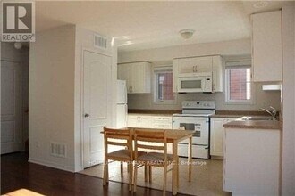 2464 Post Rd in Oakville, ON - Building Photo - Building Photo