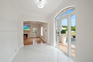 13000 Old Cutler Rd in Miami, FL - Building Photo