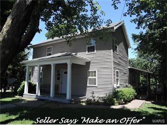 401 Montgomery Street in Gillespie, IL - Foto de edificio