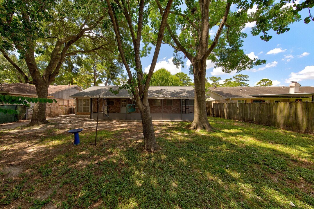 7115 Drowsy Pine Dr in Houston, TX - Building Photo