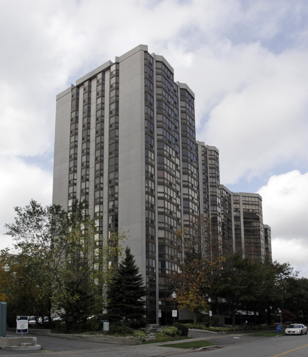 The Pavilion in Toronto, ON - Building Photo