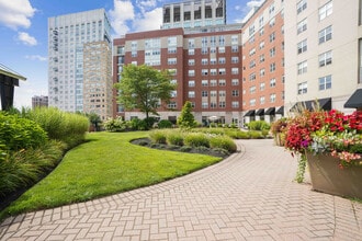 Center Place in Providence, RI - Foto de edificio - Building Photo