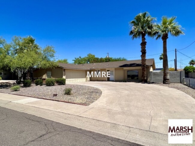 6532 E Cypress Cir in Scottsdale, AZ - Foto de edificio - Building Photo