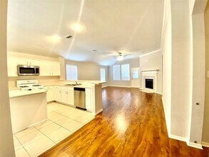 5615 Brookhollow Oaks Trail in Houston, TX - Building Photo - Building Photo