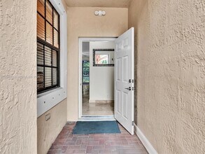 3853 Tree Top Dr in Weston, FL - Building Photo - Building Photo