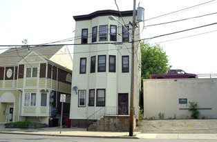 6 Macculloch Ave Apartments