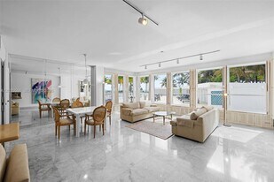 4925 Collins Ave in Miami, FL - Building Photo