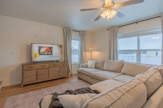 673 W 4th Ave in North Pole, AK - Building Photo - Building Photo