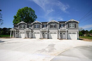 416 S Pearl St in Princeton, NC - Building Photo