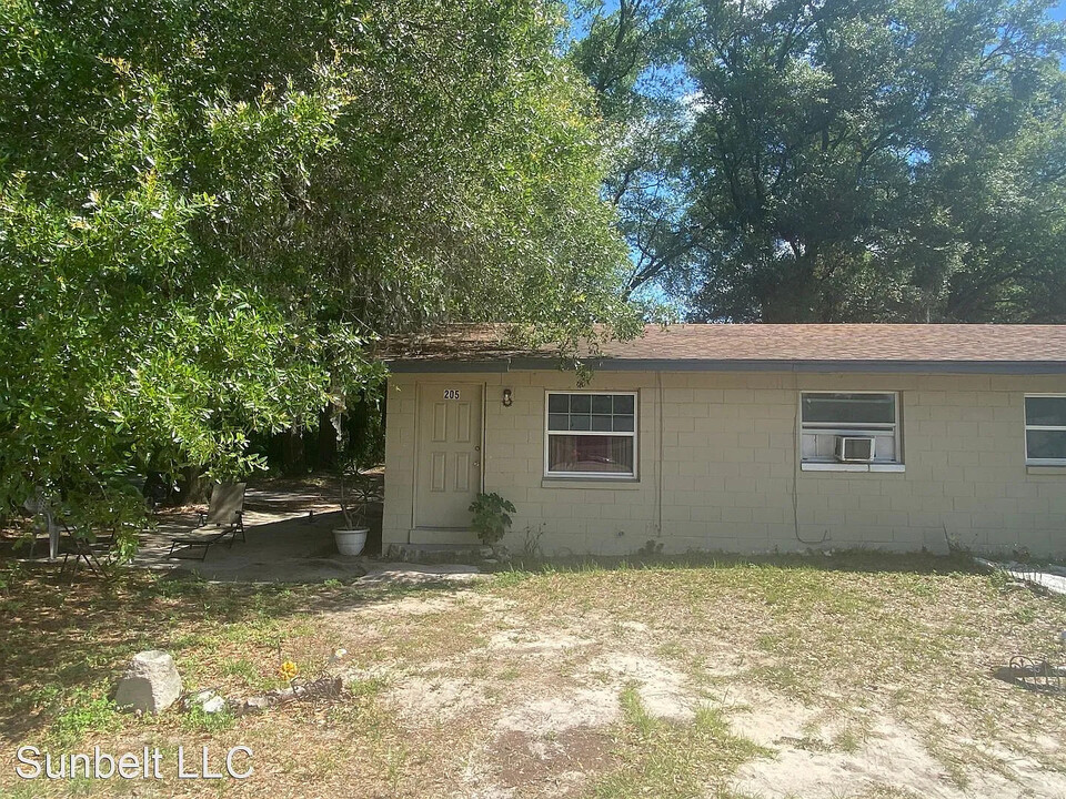 205 Jackson St in Wildwood, FL - Building Photo