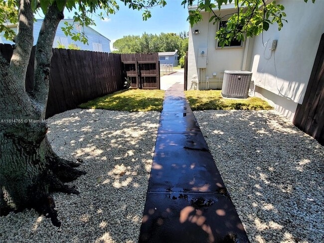 1720 NW 180th Terrace, Unit Back in Miami Gardens, FL - Building Photo - Building Photo