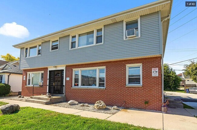 1711 S 92nd St in West Allis, WI - Building Photo - Building Photo