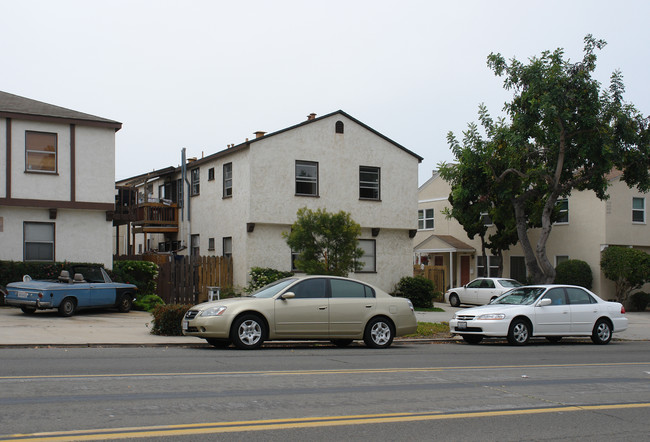 1041-1047 Loring St in San Diego, CA - Building Photo - Building Photo