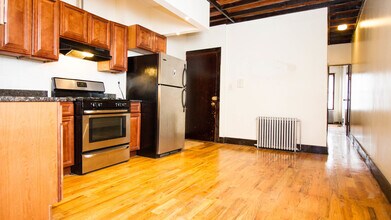 251 Wyckoff Ave in Brooklyn, NY - Foto de edificio - Building Photo