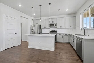 16806 E 118th Dr in Commerce City, CO - Foto de edificio - Building Photo